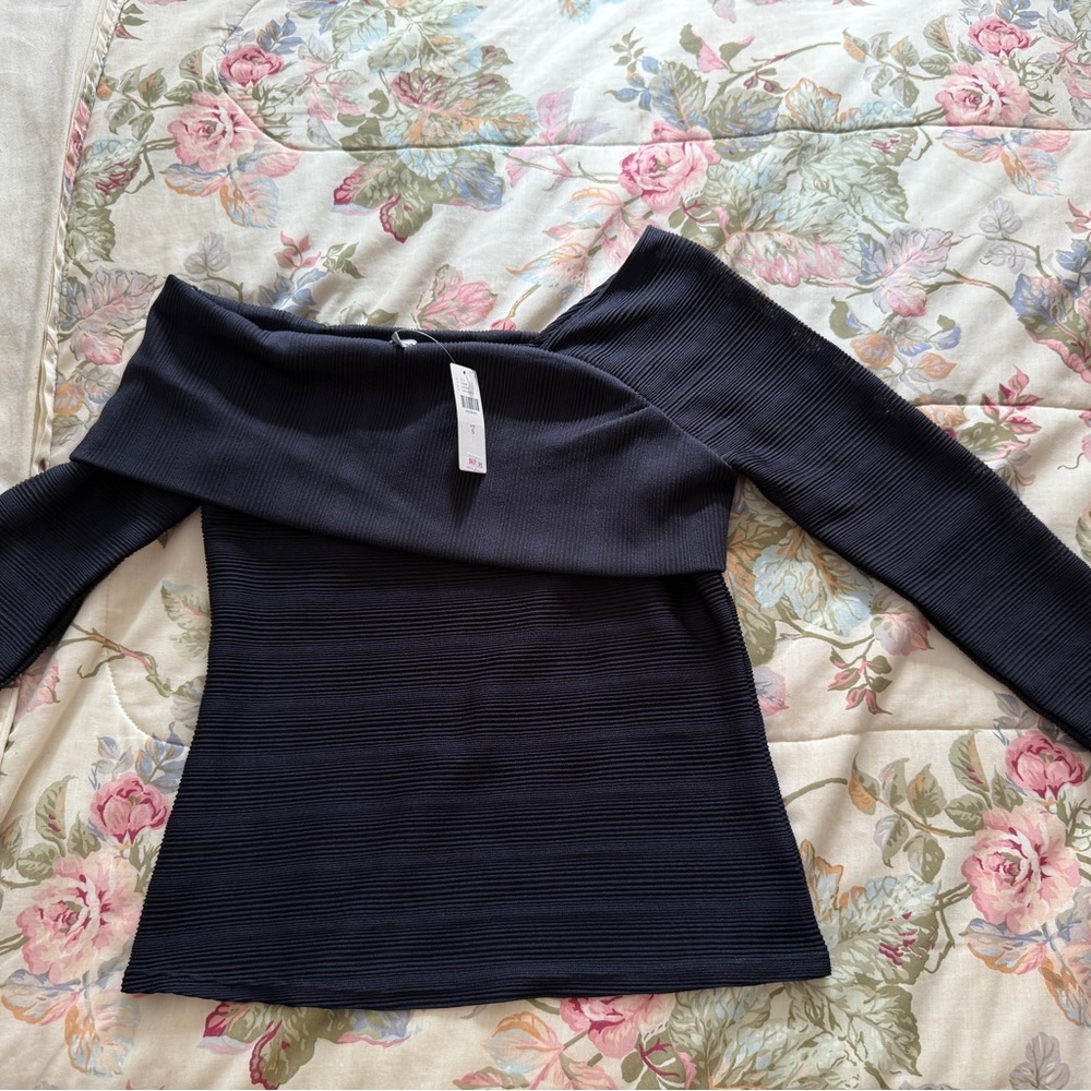 Chic Black Off-the-Shoulder Sweater with Ribbed Knit